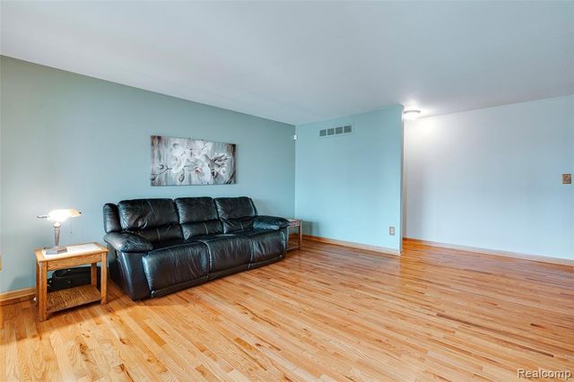 12590 Shery Lane, Southgate, MI 48195