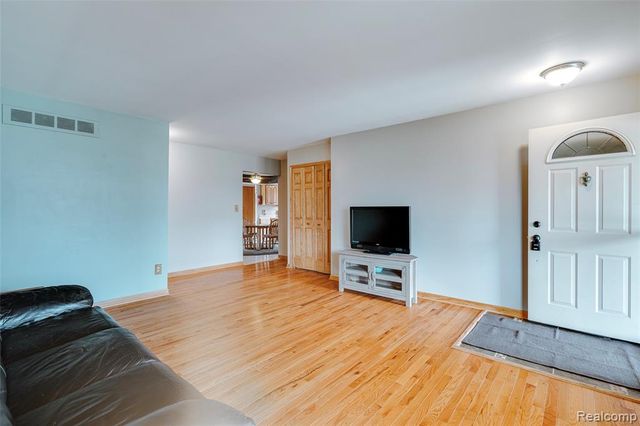 12590 Shery Lane, Southgate, MI 48195