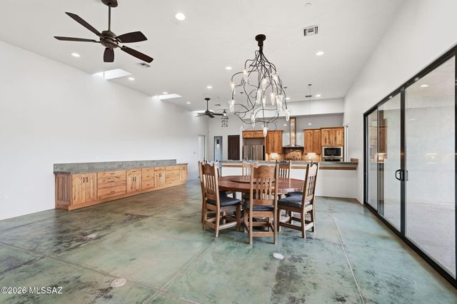 648 E Canyon Rock Road, Green Valley, AZ 85614