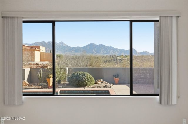 648 E Canyon Rock Road, Green Valley, AZ 85614