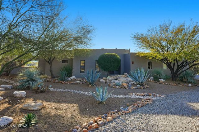 648 E Canyon Rock Road, Green Valley, AZ 85614