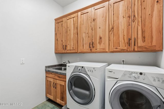 648 E Canyon Rock Road, Green Valley, AZ 85614