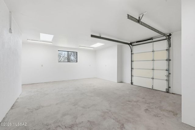 648 E Canyon Rock Road, Green Valley, AZ 85614