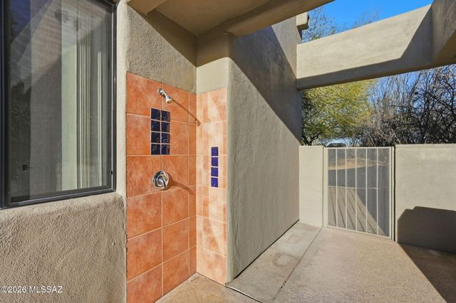 648 E Canyon Rock Road, Green Valley, AZ 85614