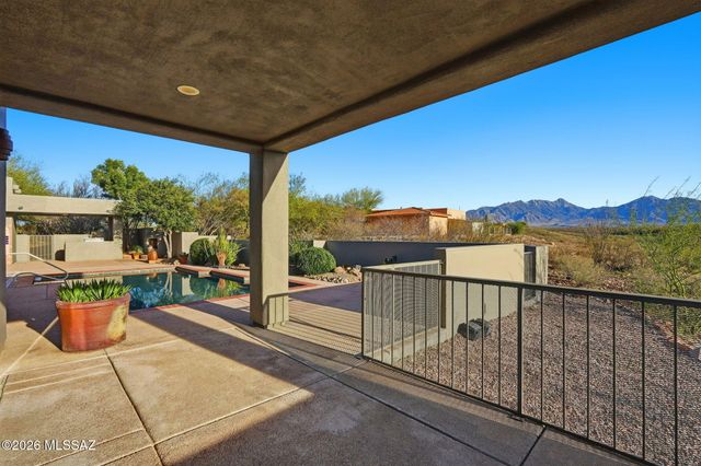 648 E Canyon Rock Road, Green Valley, AZ 85614