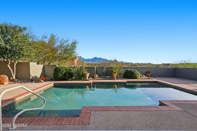 648 E Canyon Rock Road, Green Valley, AZ 85614