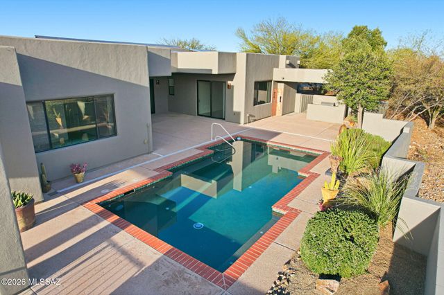 648 E Canyon Rock Road, Green Valley, AZ 85614