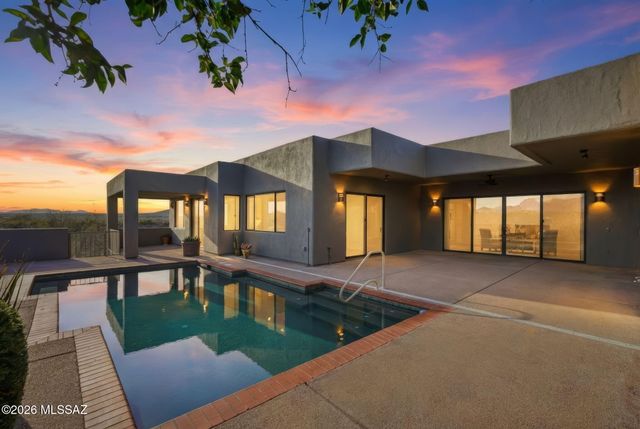 648 E Canyon Rock Road, Green Valley, AZ 85614