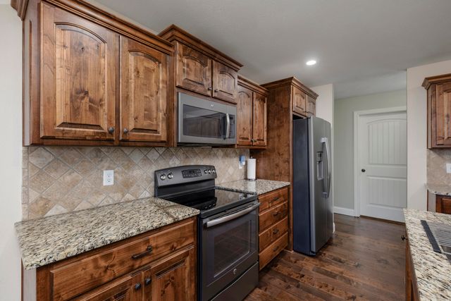 1261 S Erika Avenue, Springfield, MO 65802