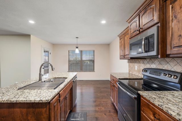 1261 S Erika Avenue, Springfield, MO 65802