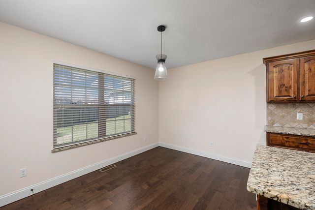 1261 S Erika Avenue, Springfield, MO 65802