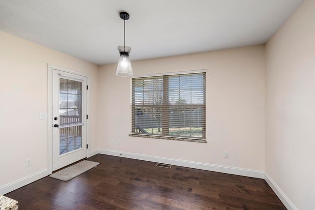 1261 S Erika Avenue, Springfield, MO 65802