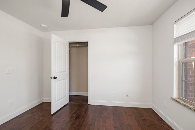 1261 S Erika Avenue, Springfield, MO 65802