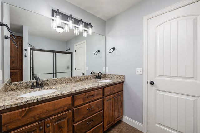 1261 S Erika Avenue, Springfield, MO 65802