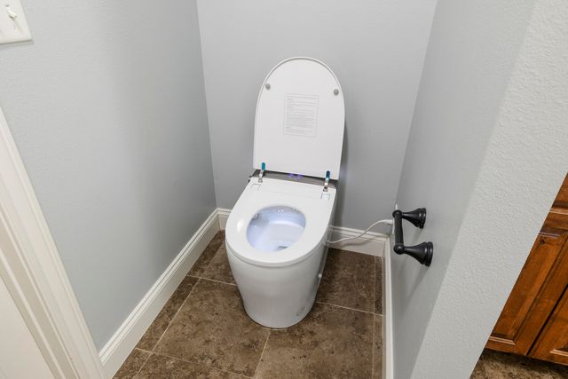 1261 S Erika Avenue, Springfield, MO 65802