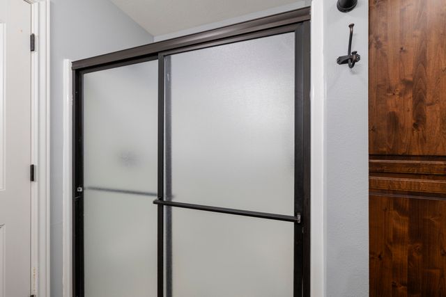 1261 S Erika Avenue, Springfield, MO 65802