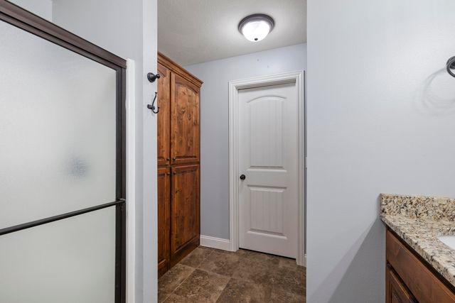 1261 S Erika Avenue, Springfield, MO 65802