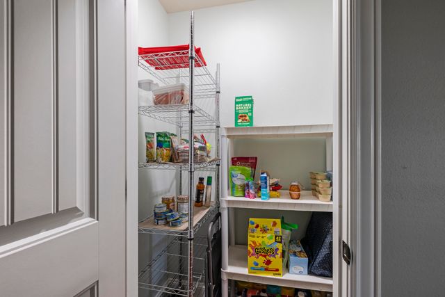 1261 S Erika Avenue, Springfield, MO 65802