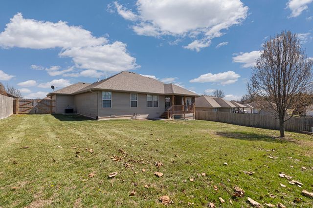 1261 S Erika Avenue, Springfield, MO 65802