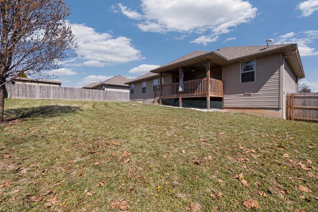 1261 S Erika Avenue, Springfield, MO 65802