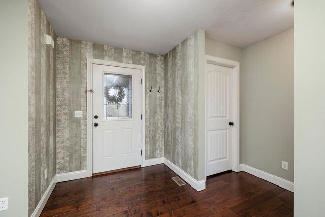 1261 S Erika Avenue, Springfield, MO 65802