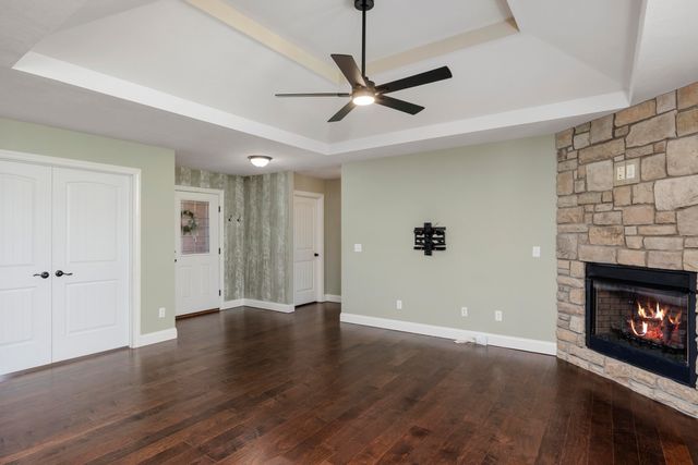 1261 S Erika Avenue, Springfield, MO 65802