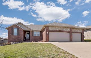 1261 S Erika Avenue, Springfield, MO 65802