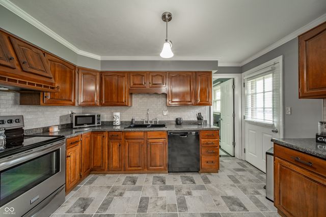 6604 Robinhood Drive, Anderson, IN 46013