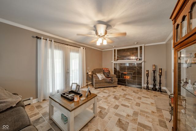 6604 Robinhood Drive, Anderson, IN 46013