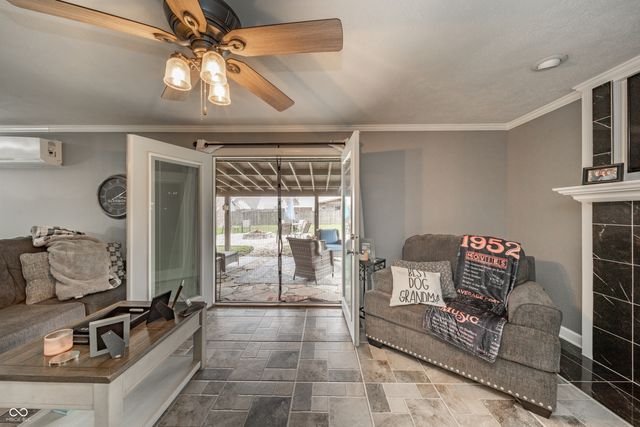 6604 Robinhood Drive, Anderson, IN 46013