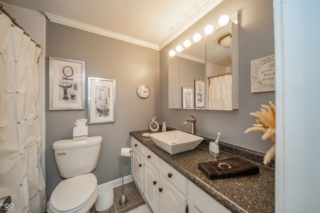 6604 Robinhood Drive, Anderson, IN 46013