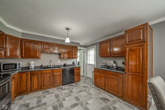 6604 Robinhood Drive, Anderson, IN 46013