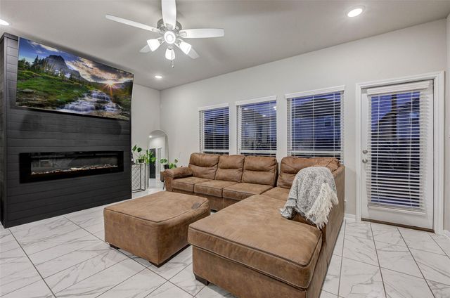 522 N 6th Street, La Porte, TX 77571