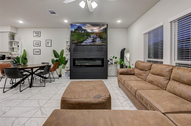 522 N 6th Street, La Porte, TX 77571