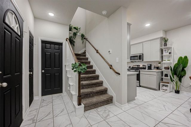 522 N 6th Street, La Porte, TX 77571