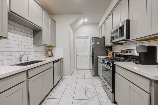 522 N 6th Street, La Porte, TX 77571