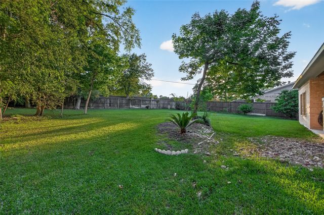 211 April Waters Drive W, Conroe, TX 77356