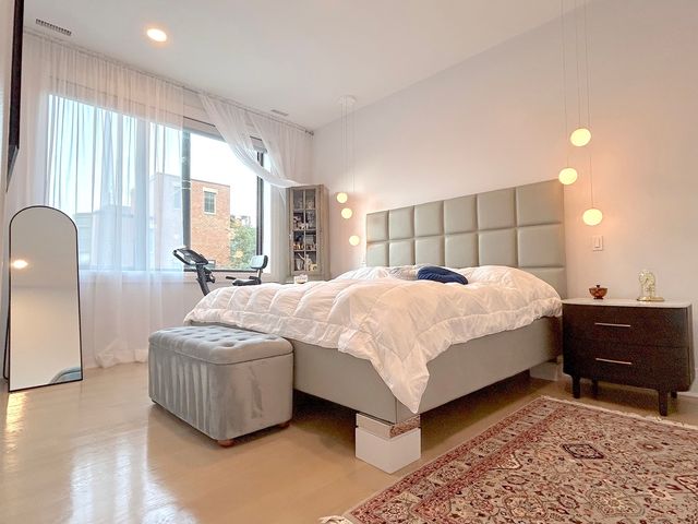 1110 W Schubert Avenue 201, Chicago, IL 60614