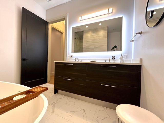 1110 W Schubert Avenue 201, Chicago, IL 60614