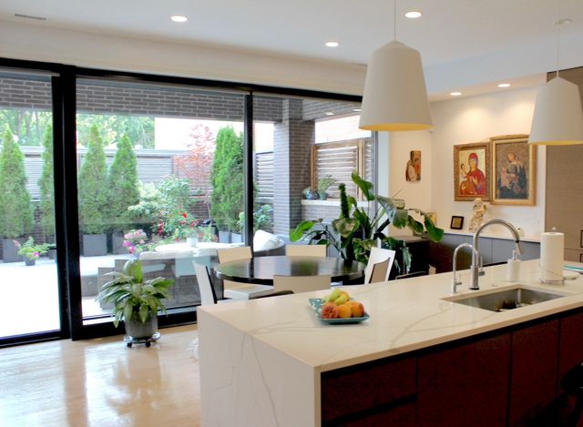 1110 W Schubert Avenue 201, Chicago, IL 60614