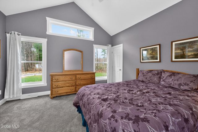 16 Woodland Drive, Schodack, NY 12033