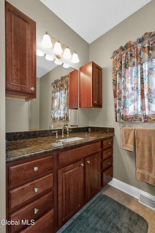 16 Woodland Drive, Schodack, NY 12033