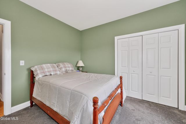16 Woodland Drive, Schodack, NY 12033