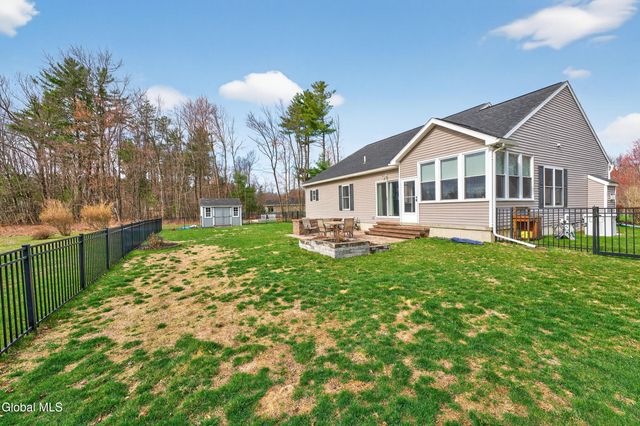 16 Woodland Drive, Schodack, NY 12033