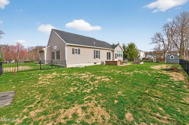 16 Woodland Drive, Schodack, NY 12033