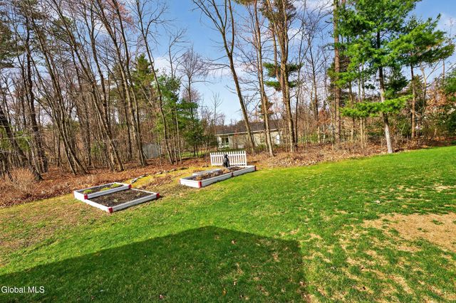 16 Woodland Drive, Schodack, NY 12033