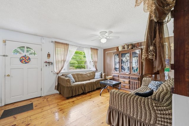 11 Mcfarlin Rd, Chelmsford, MA 01824