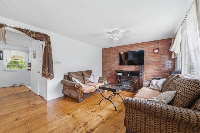 11 Mcfarlin Rd, Chelmsford, MA 01824