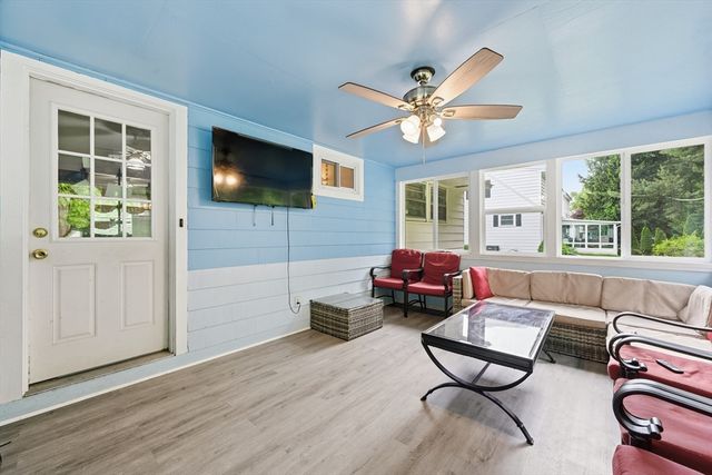 11 Mcfarlin Rd, Chelmsford, MA 01824