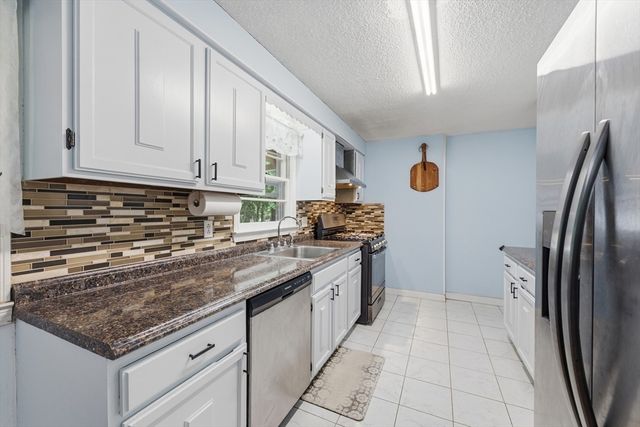 11 Mcfarlin Rd, Chelmsford, MA 01824